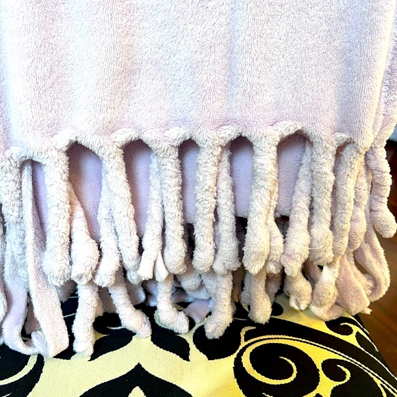 Pale Purple/Pink Blanket /Throw - Picture 2 of 6